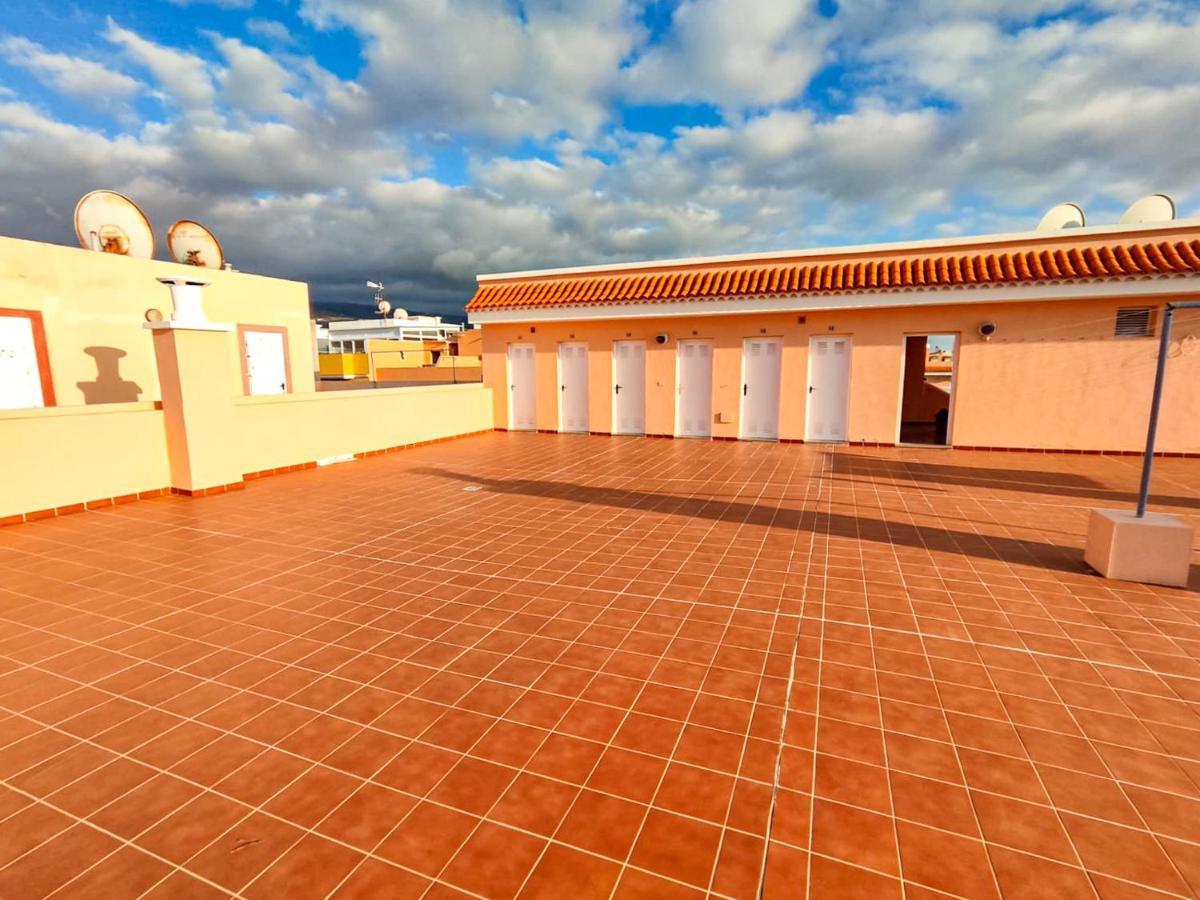 Beautiful Renovated Apartment With Air Conditioning Just Steps From The Sea In Playa San Juan Ngoại thất bức ảnh